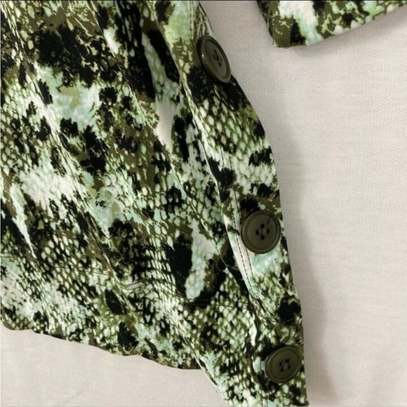 Womens Comfort Code Cuddl Duds Open Cardigan Green Animal Print M Thumb Holes - Picture 3 of 7